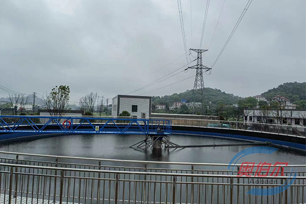 垂架式中心傳動(dòng)濃縮機(jī)運(yùn)用現(xiàn)場(chǎng)